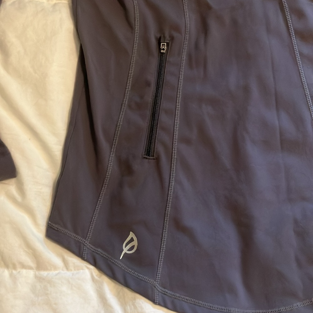 Ptula Running Pullover. - Picture 5 of 6